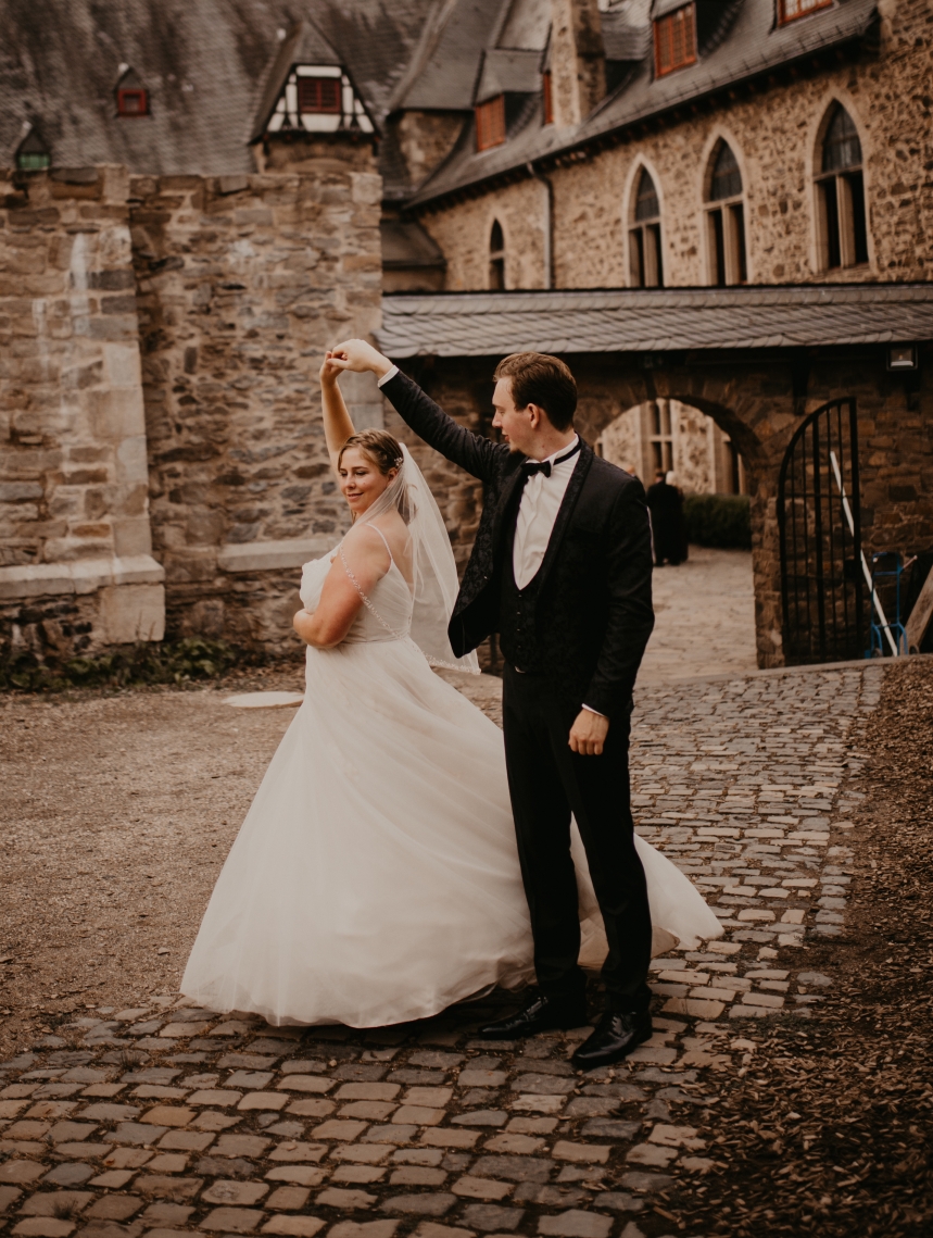 Die Hochzeit von Anna und Dario auf Schloß Burg in Solingen