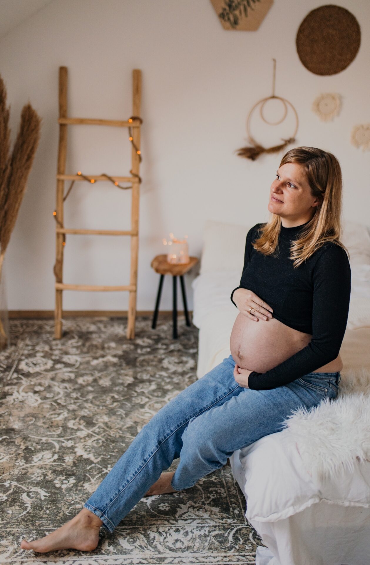 Babybauch-Shooting im Tageslichtstudio