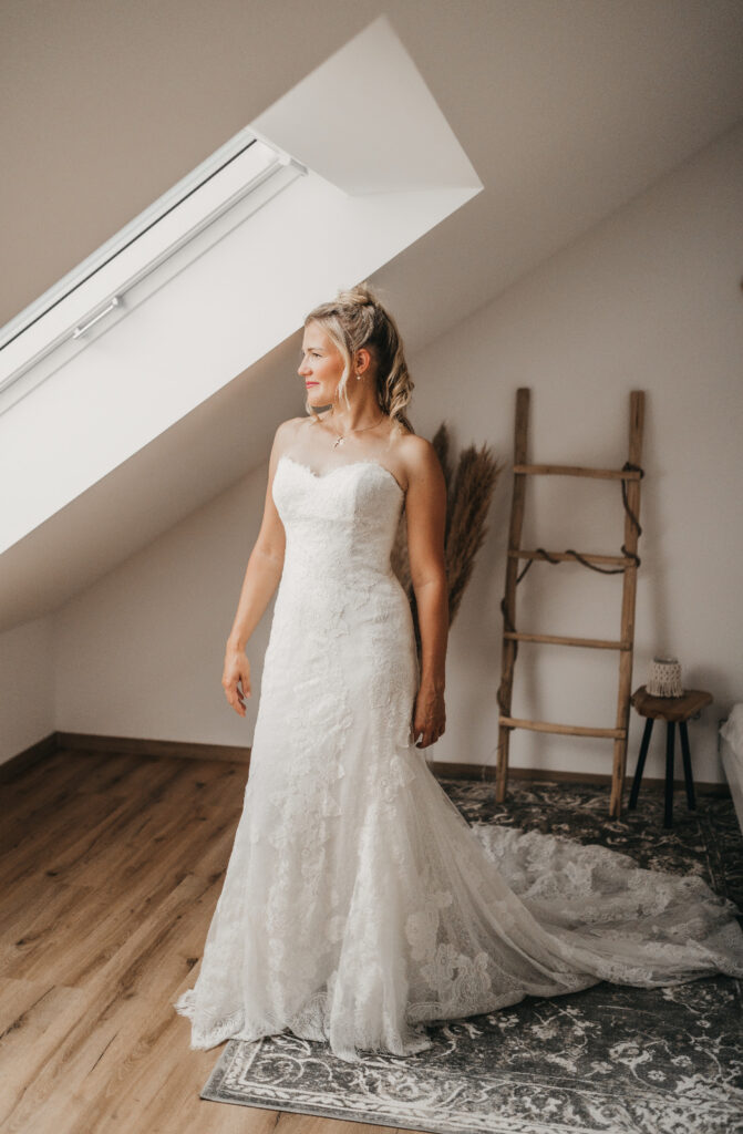 Brautkleid-Shooting im Tageslichtstudio Velbert-Langenberg
