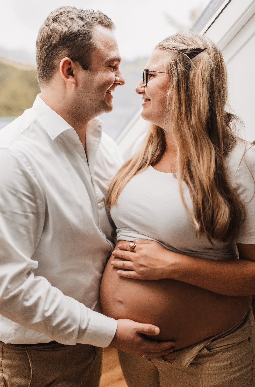 Babybauch-Shooting im Tageslichtstudio Velbert-Langenberg