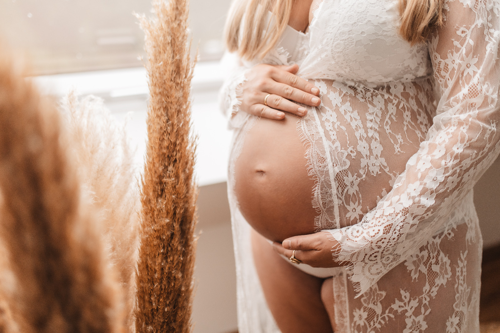 Babybauch-Shooting im Tageslichtstudio Velbert-Langenberg