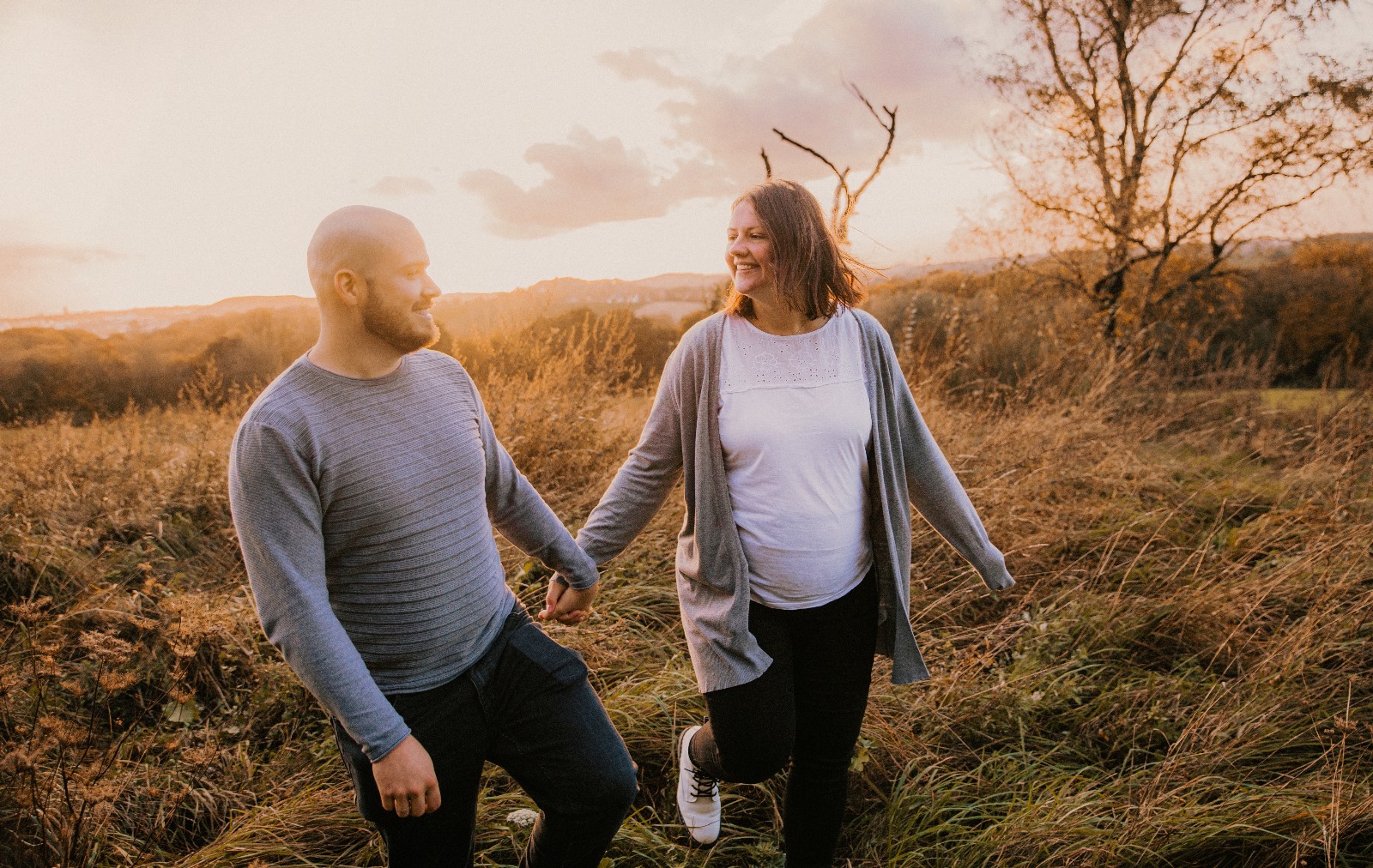 Babybauch-Shooting im Sonnenuntergang in Velbert